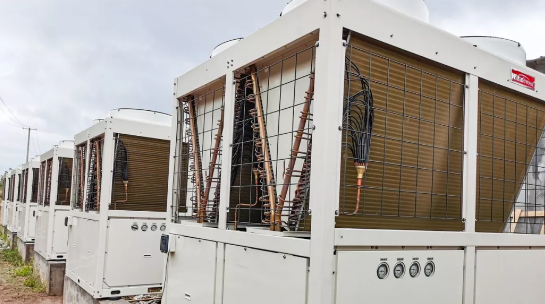 養(yǎng)鴨場老板:熱泵供暖溫度高,費(fèi)用比燒煤還省!