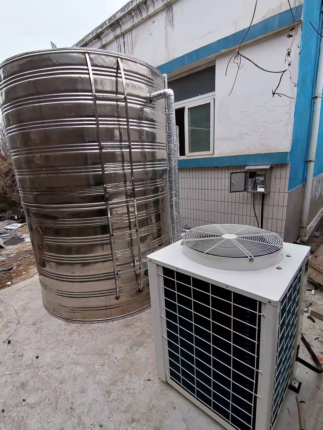 新大方重工科技有限公司員工浴室(空氣能熱水器)